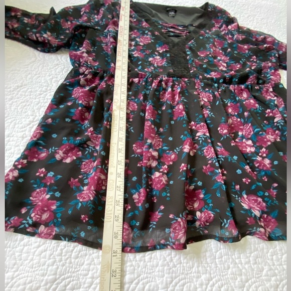 Torrid Bohemian Black Floral V-Neck Blouse Peplum Wide Bell Sleeves Size 2​ - Picture 13 of 13